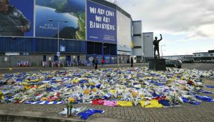 Homenaje dedicado a Emiliano Sala a las afueras del estadio de Cardiff