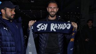 Layún posa para el lente de RÉCORD en el AICM