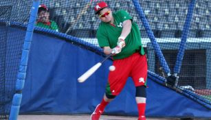 Japhet Amador entrenando para la Serie del Caribe