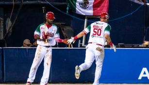 Jugadores de los Charros festejan una carrera