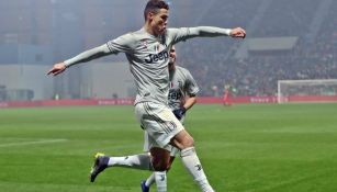 Cristiano Ronaldo festeja tras anotar con la Juve 
