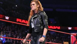 Becky Lynch después de ser suspendida por Vince McMahon