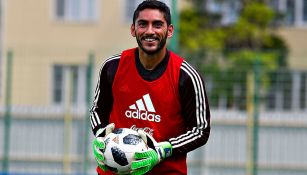 Jesús Corona en un entrenamiento de la Selección Mexicana