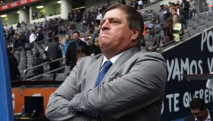 Miguel Herrera dirigiendo un partido del América 