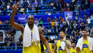 Los jugadores de Capitanes festejan tras el triunfo