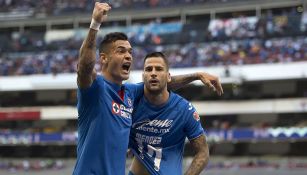 Caraglio y Méndez celebran el gol de la remontada