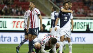 Jugadores de Chivas lamentan la derrota ante Rayados