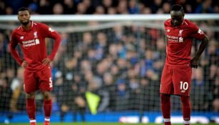 Sadio Mane y Wijnaldum se lamentan tras empate vs Everton