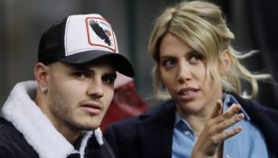 Mauro Icardi y Wanda Nara observan un duelo del Inter 