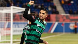 Diego Valdés celebra una anotación frente al New York RB