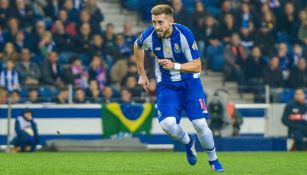 Héctor Herrera durante un partido con el Porto