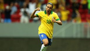 Marta Vieira celebra gol con Brasil 