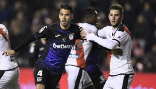 Reyes 'lucha' contra un rival en un partido del Leganés
