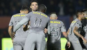 Jugadores del Porto celebran un gol