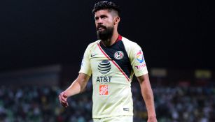 Oribe Peralta durante un encuentro ante Santos Laguna 