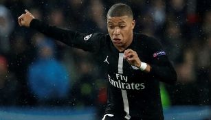 Mbappé conduce el balón en juego del PSG