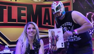 Alexa Bliss en la firma de autógrafos en La Mole