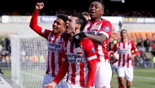 Hirving Lozano celebra su gol contra Venlo