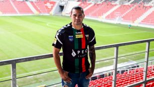 Gullit posa con los colores del GKS Tychy ‏