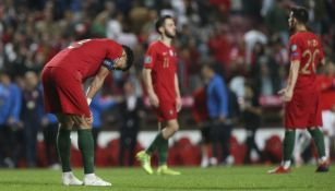 Pepe se lamenta en el juego entre Portugal y Serbia