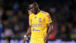 Julian Quiñones en un parido con Tigres 