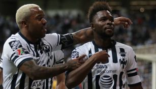 Dorlan Pabón y Avilés Hurtado celebran un gol ante el Sporting