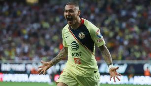 Nicolás Castillo festeja gol con América