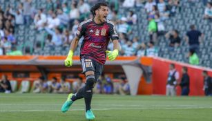 Nahuel Guzmán, durante un duelo con Tigres