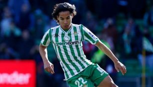 Diego Lainez en un partido con el Betis 