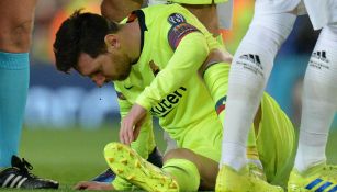 Messi sufre golpe en la nariz en partido del Barcelona 
