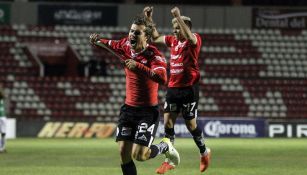 Manuel Pérez celebra anotación contra Alebrijes