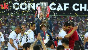 Almeyda levanta el trofeo de Concachampions