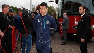 Chucky Lozano a su llegada al estadio