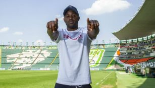 Joel Campbell posando para la lente de RÉCORD