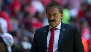 Ricardo La Volpe durante un encuentro ante el América