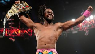 Kofi Kingston festeja después del triunfo