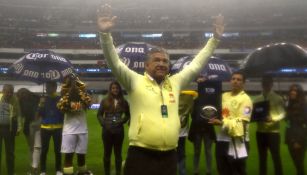 Zelada durante el homenaje a las leyenda del América