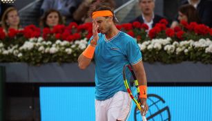 Rafael Nadal se lamenta tras caer en el Abierto de Madrid 