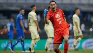 Agustín Marchesín celebra el triunfo de América sobre Cruz Azul