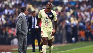 Renato Ibarra se lamenta en un partido con América 