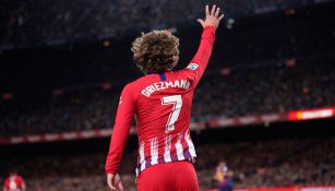 Griezmann saluda a la tribuna del Camp Nou 