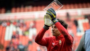 Memo Ochoa agradece el apoyo de afición del Standard