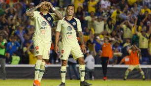 Nico Castillo y Mateus Uribe en lamento durante el duelo ante León 