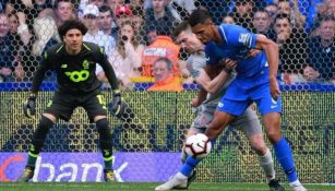 Ochoa visualiza el balón durante el partido