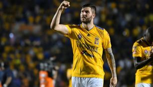 Gignac festeja anotación en el Volcán