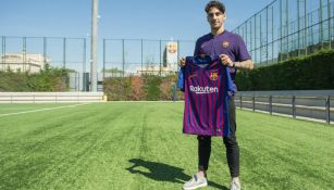 Ludovit presume la playera del Barcelona 