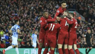 Jugadores del Liverpool en festejo de gol 