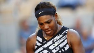 Serena Williams, cabizbaja tras perder en Roland Garros