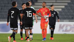 Jugadores de México al finalizar el partido