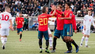 Sergio Ramos celebra su anotación con sus compañeros 